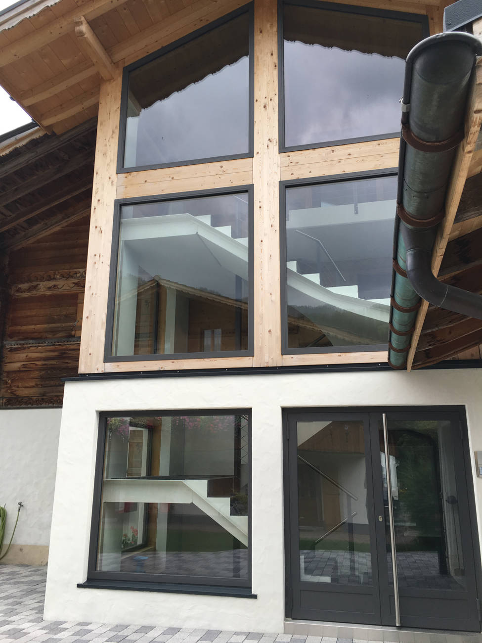 Treppenhausverglasung Metallfenster Fassade Zweisimmen Spiez Thun Bern