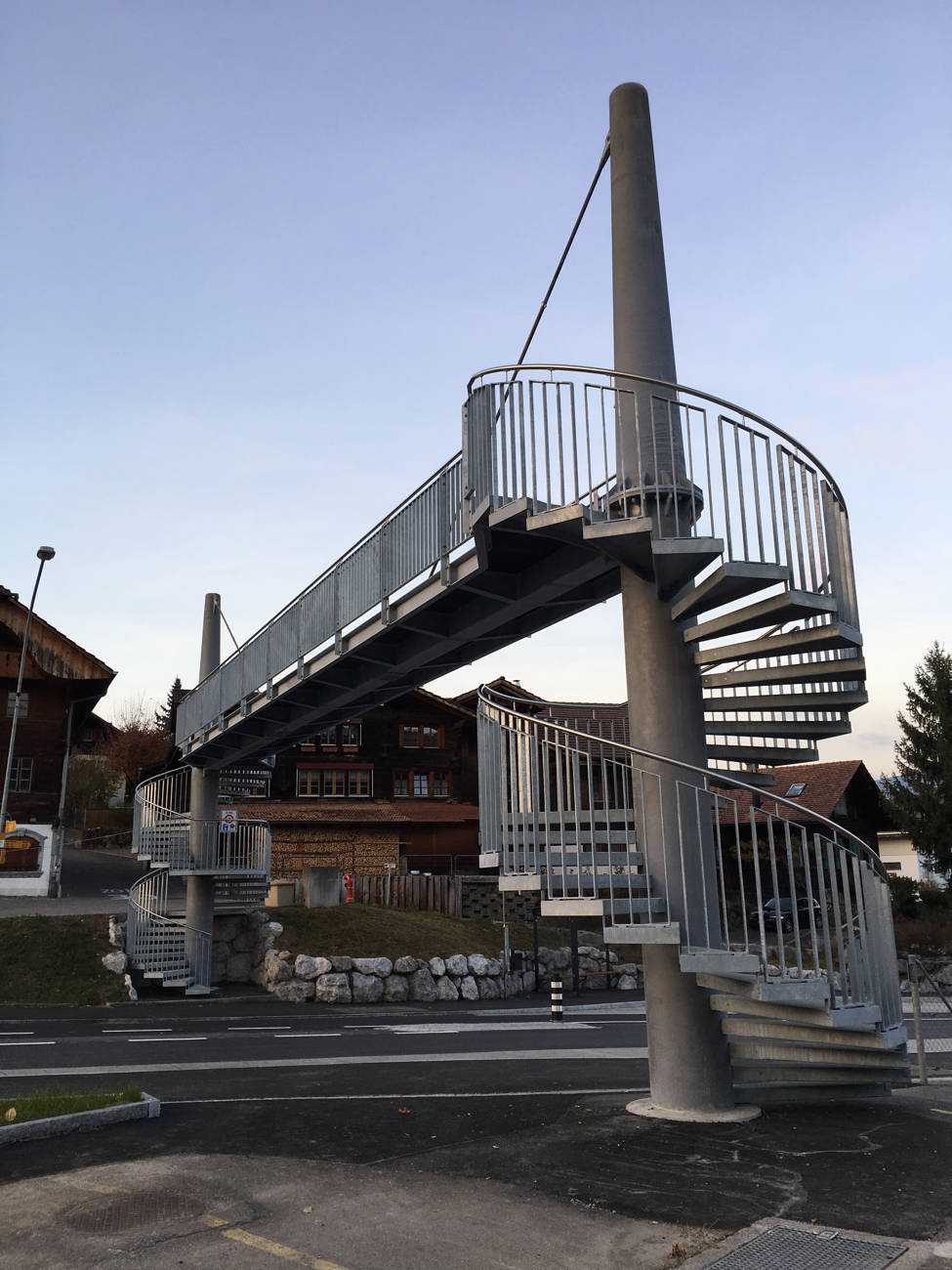 Brücke Personalüberführung Spiezwiler von Niderhäusern AG Metall- und Stahlbau Erlenbach vonag Spiez Thun Bern