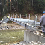 Stahlbrücke Gitterroste gebogen Sorbach Gstaad Zweisimmen Spiez Thun Bern Berner Oberland von Niederhäusern AG Metall- und Stahlbau Erlenbach Vonag