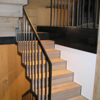 Treppe mit eingesetzten Holzstufen Gstaad Zweisimmen Spiez Thun Bern Berner Oberland von Niederhäusern AG Metall- und Stahlbau Erlenbach Vonag
